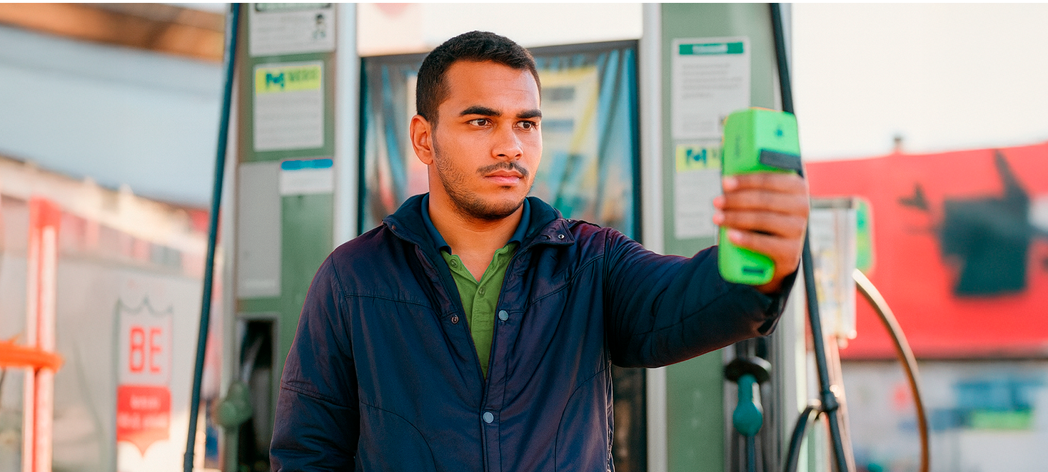 Tela da maquininha da Stone fazendo reconhecimento facial do funcionário.